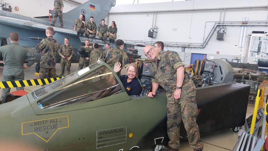 Wunscherfüllerin im Cockpit